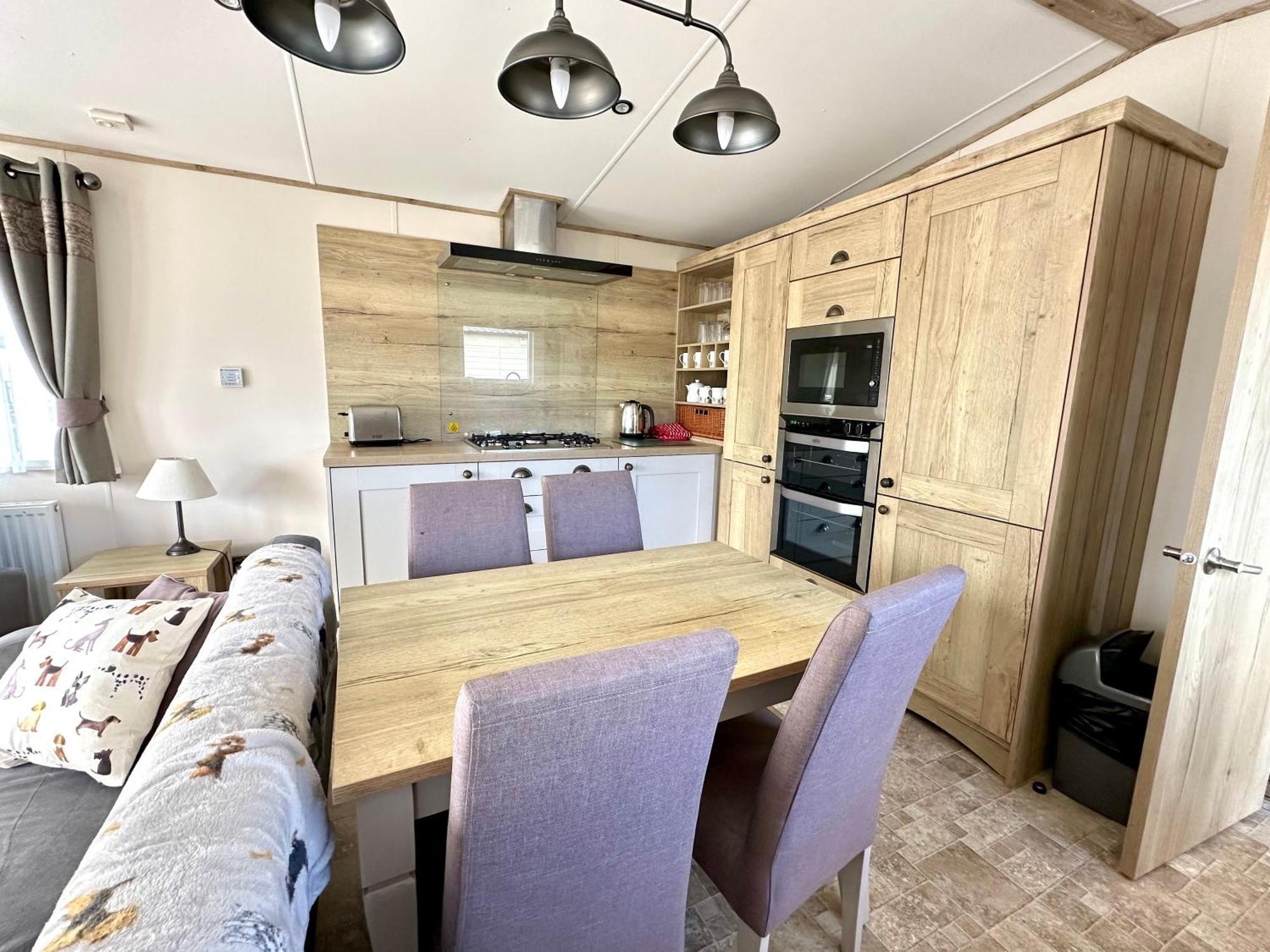 Paws Lodge, Hot Tub, Pet Friendly South Cerney Exterior photo