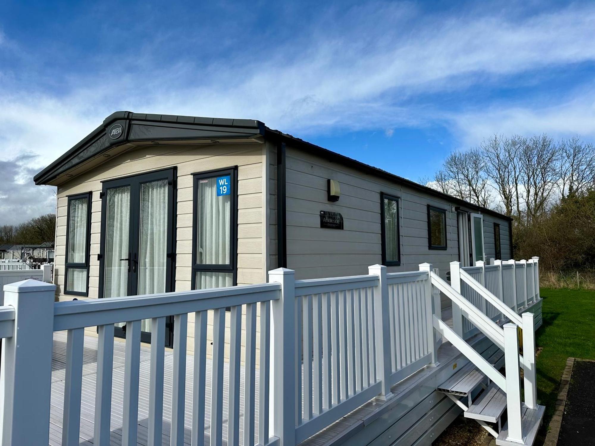 Paws Lodge, Hot Tub, Pet Friendly South Cerney Exterior photo
