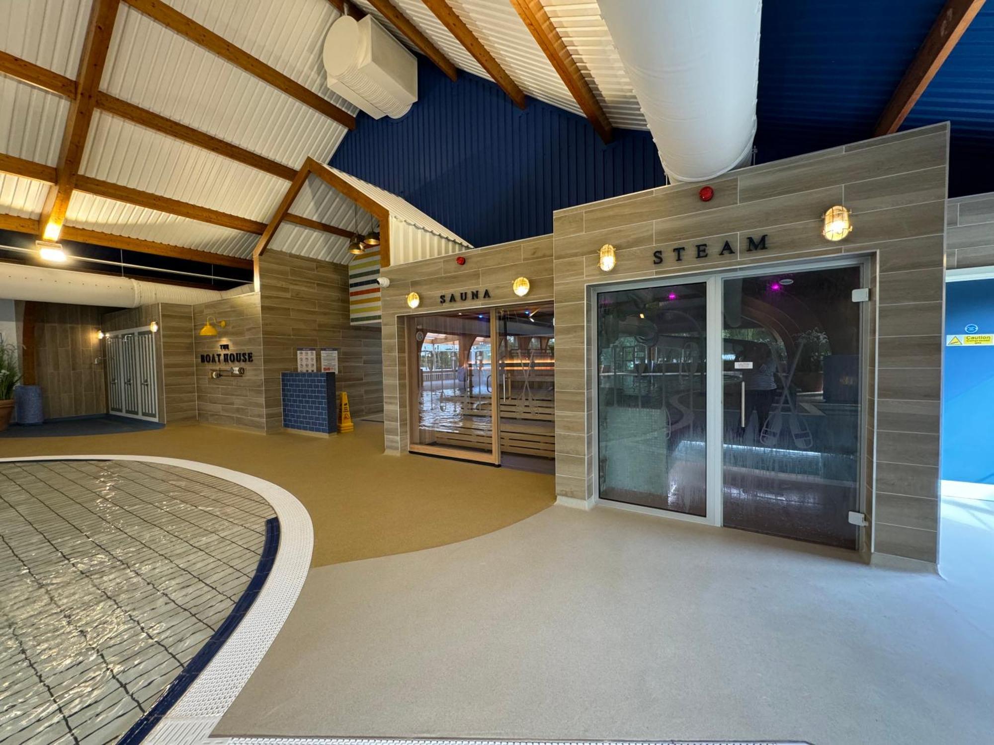 Paws Lodge, Hot Tub, Pet Friendly South Cerney Exterior photo