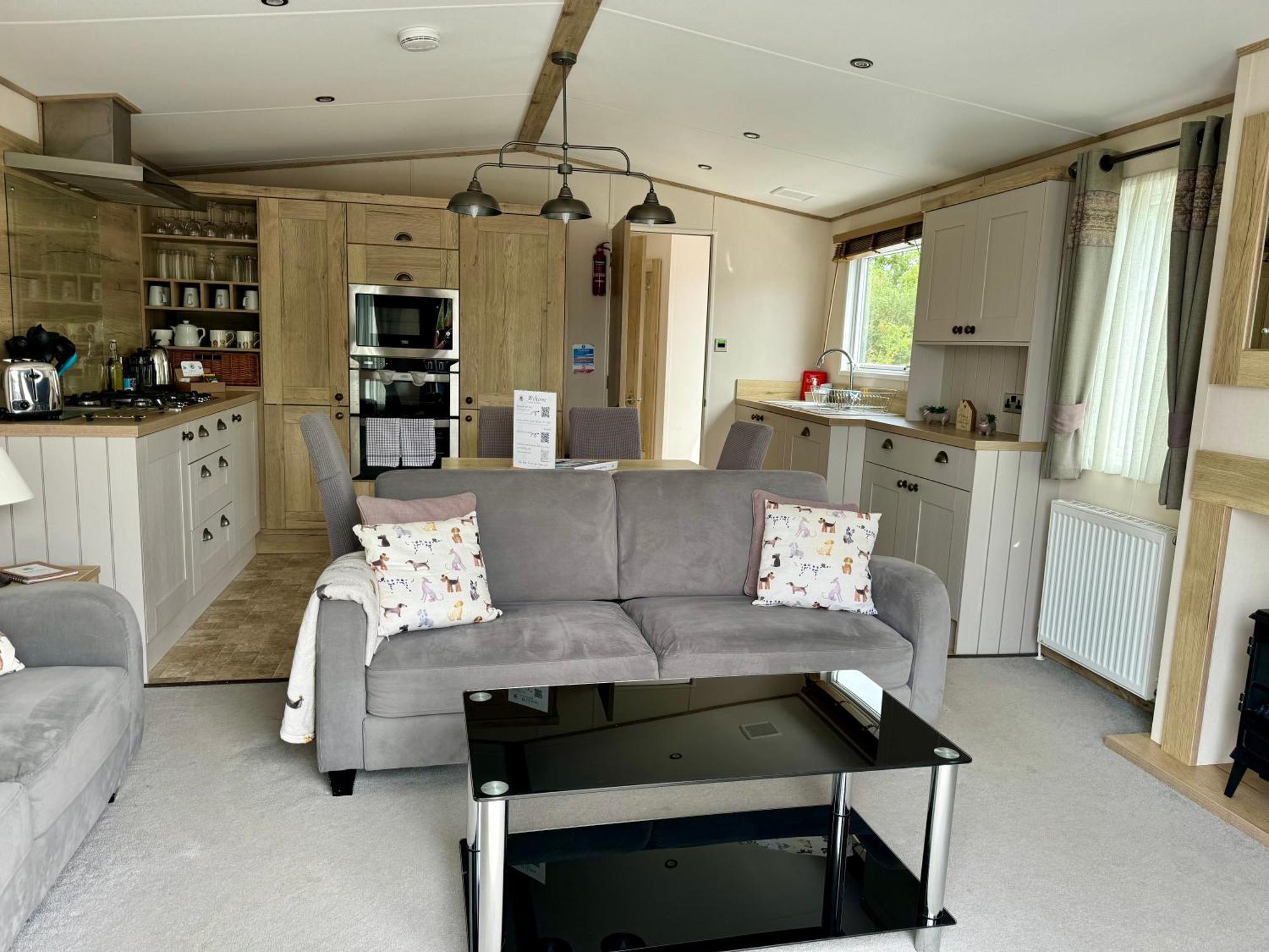 Paws Lodge, Hot Tub, Pet Friendly South Cerney Exterior photo