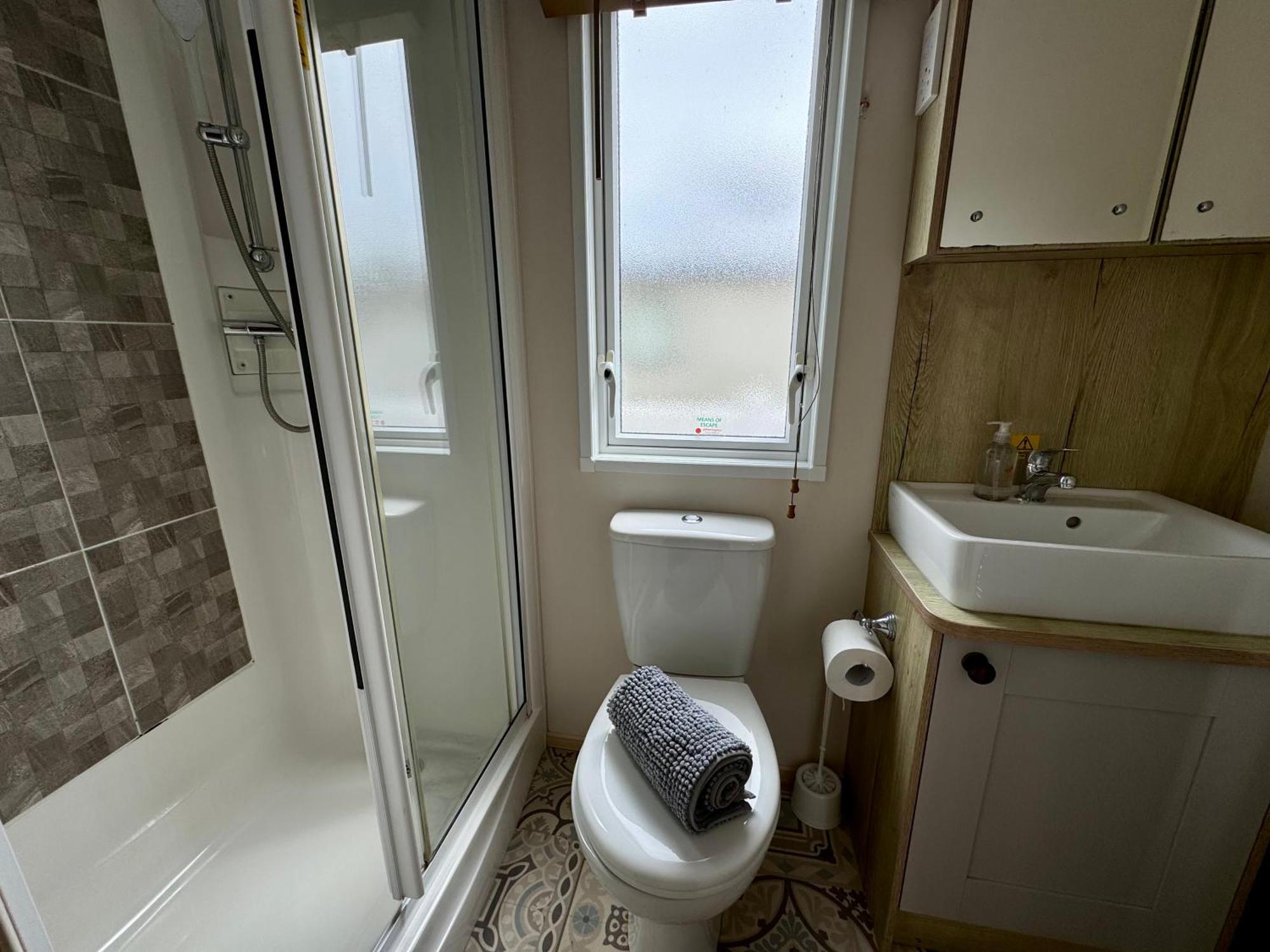 Paws Lodge, Hot Tub, Pet Friendly South Cerney Exterior photo