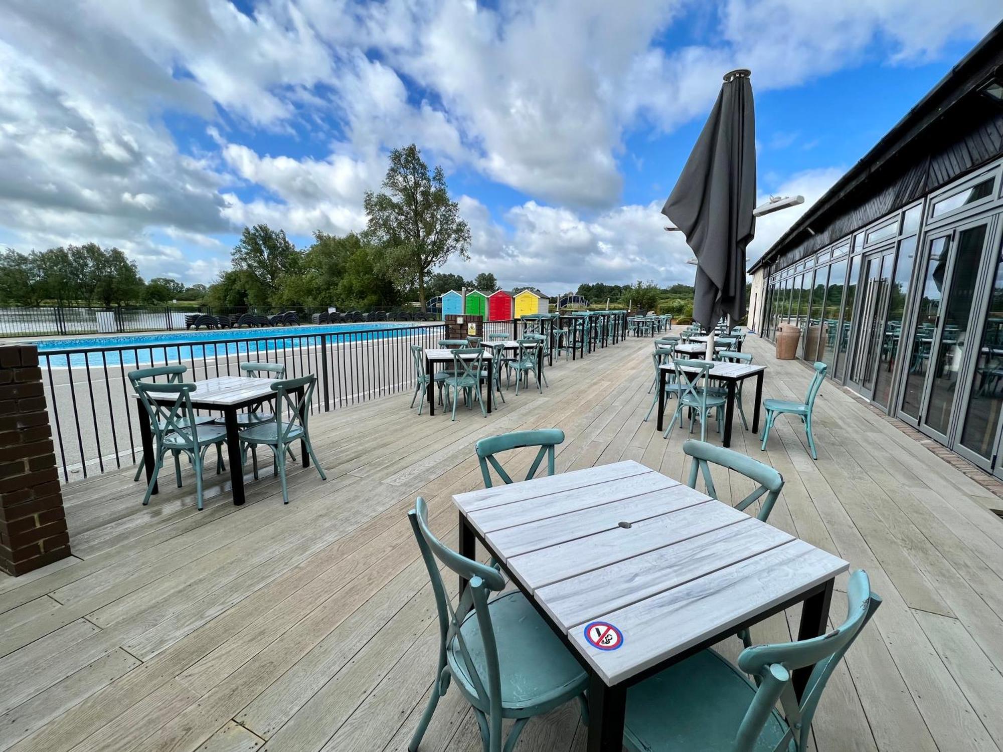 Paws Lodge, Hot Tub, Pet Friendly South Cerney Exterior photo